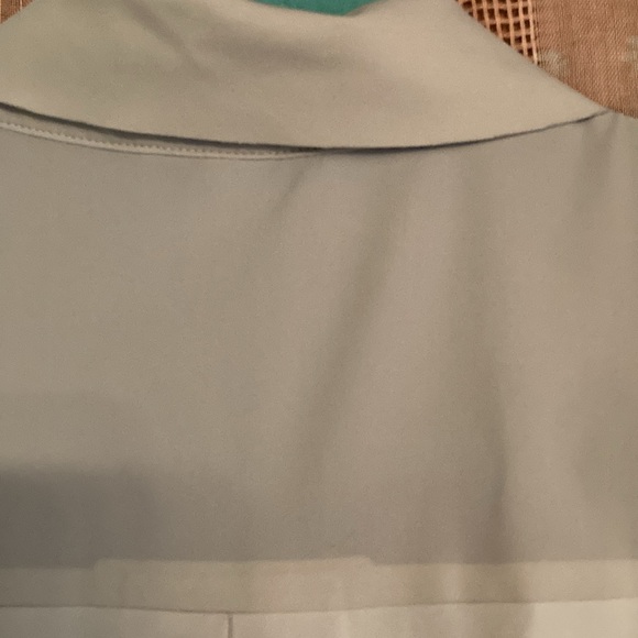 Top-Atheleta tailored long sleeveless light gray button down, office or beach - Picture 11 of 15